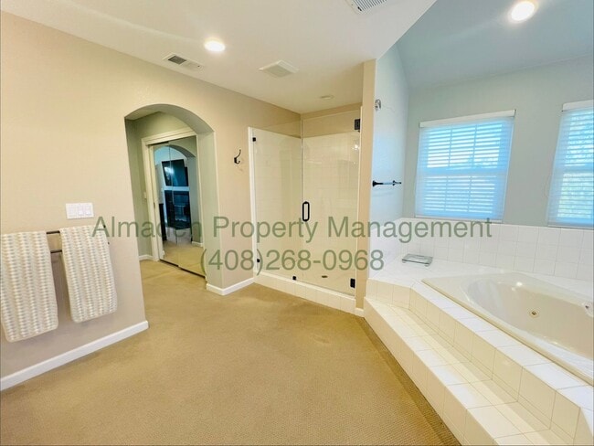 Building Photo - 7000 Sterling Gate Ct