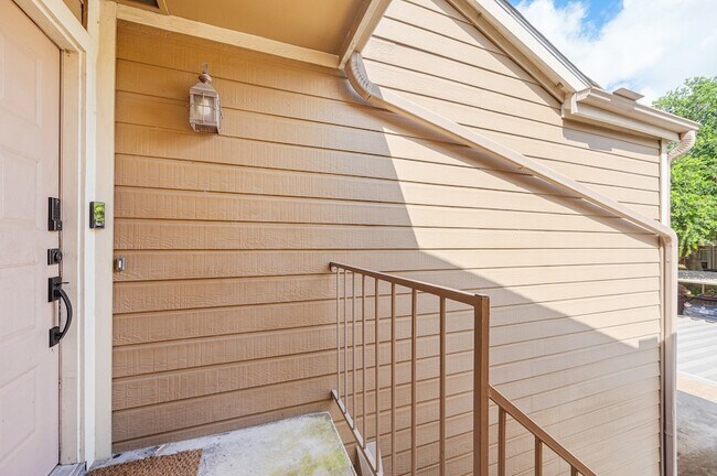 Building Photo - 1860 White Oak Dr