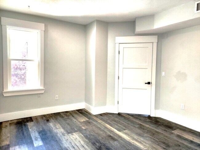 Building Photo - 9 Spring Garden St