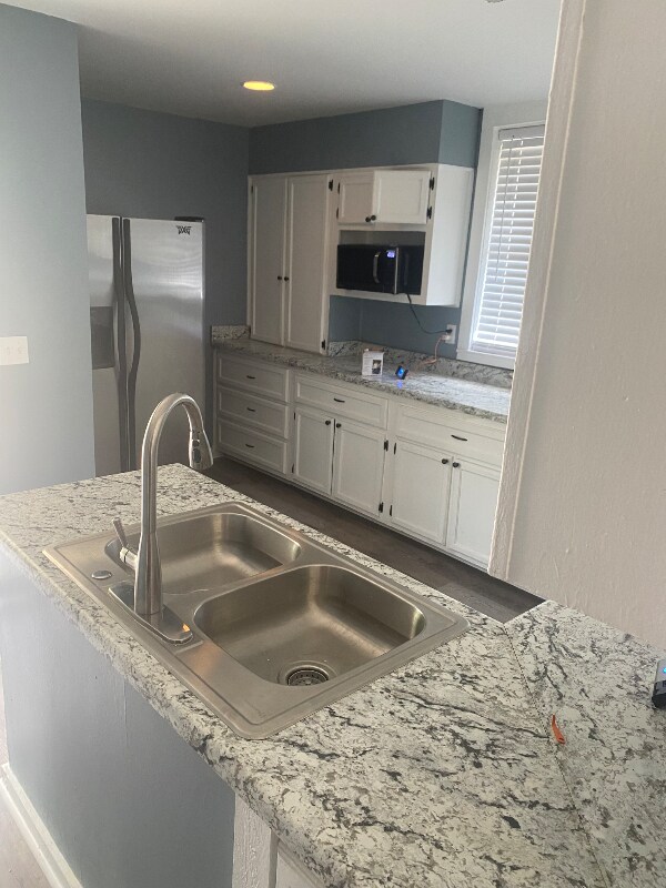 Building Photo - 2000 Carnes Ave