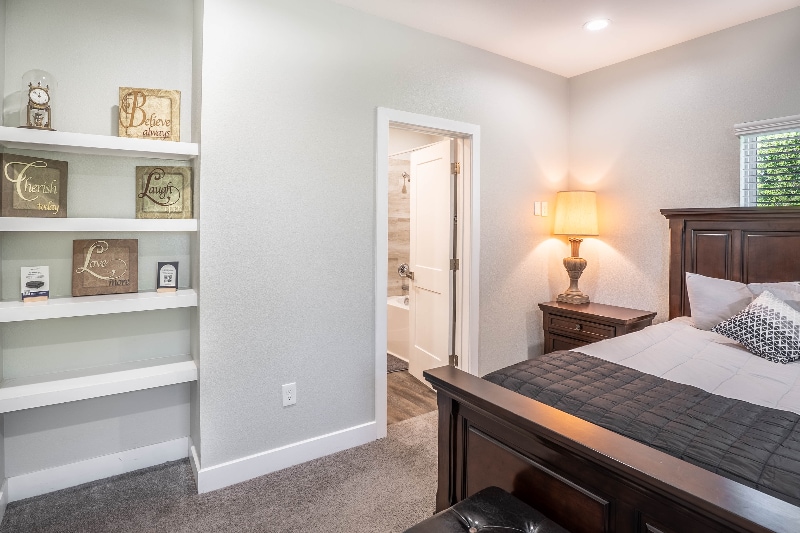 Building Photo - 142 W 5th St