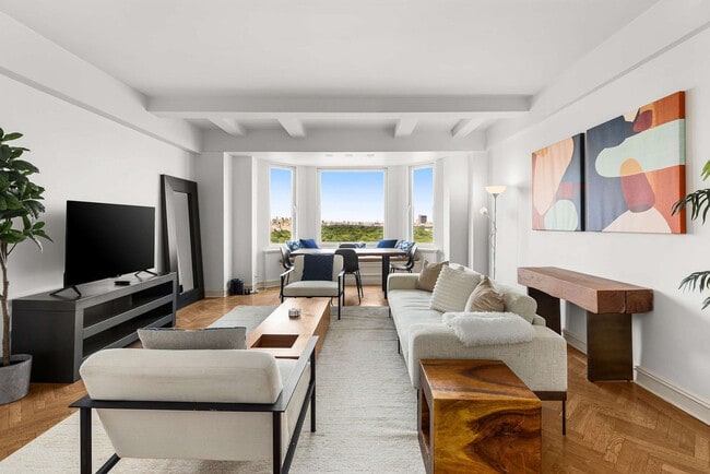 Building Photo - 160 Central Park S