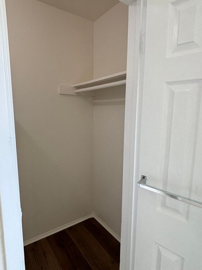 Building Photo - Spacious 3 bedroom available now!