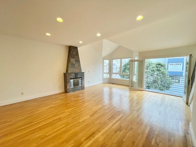 Building Photo - Prime Noe Valley 3 Level Condo w/2 car Garage, Rooftop Deck - Elizabeth @  San Jose