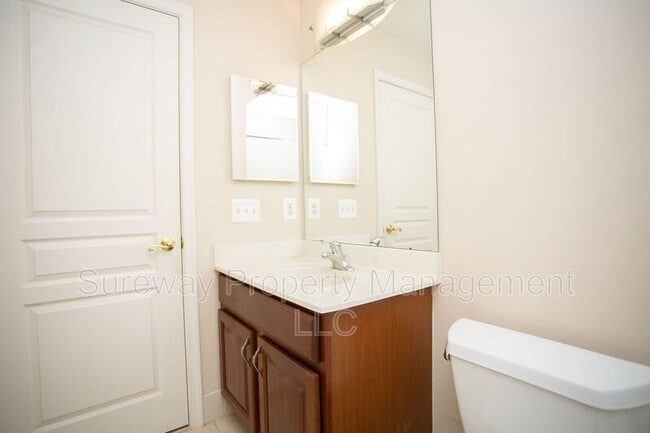 Building Photo - 42 Tudor Ct