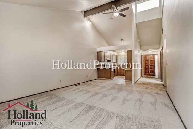Building Photo - Great Tigard Duplex in Prime Location!