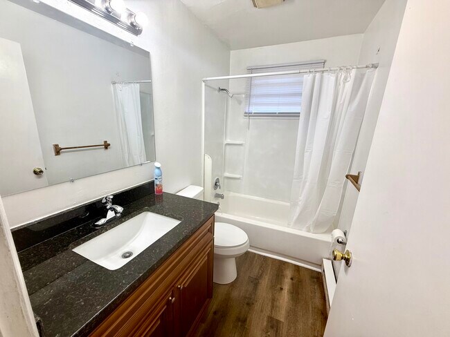 Building Photo - 1724 Selden Ave