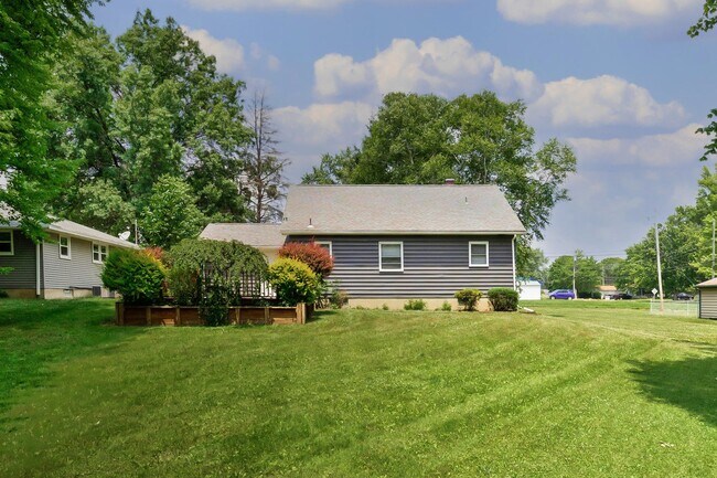 Building Photo - Charming 3-Bedroom Rental Home in Austintown