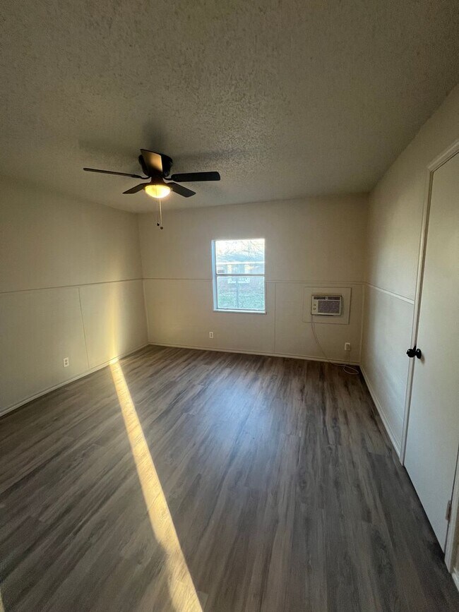 Building Photo - 11th Rentals