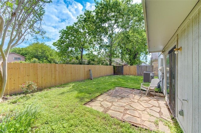 Building Photo - 2818 Crest Park Dr