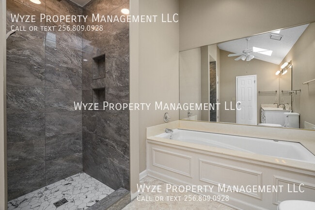 Building Photo - 2202 Manchester Cir SW