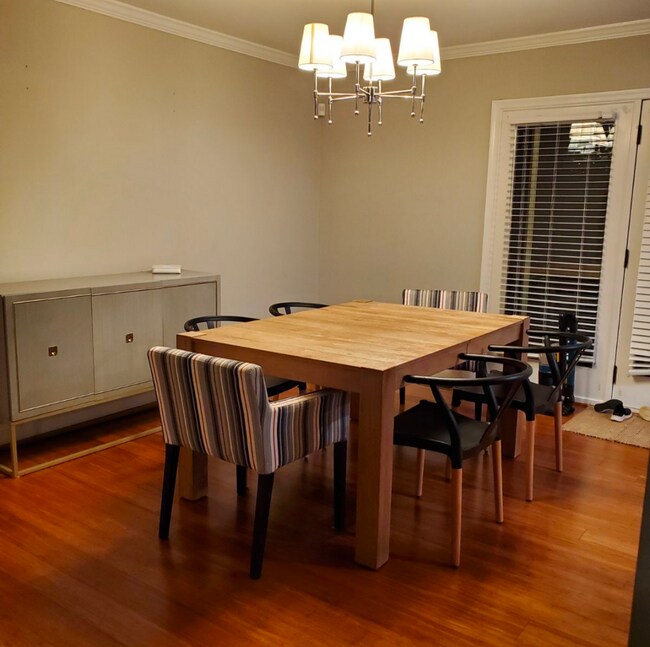 Building Photo - 233 Jackson Ave