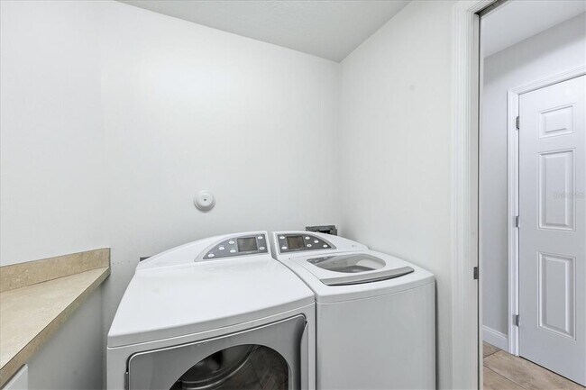 Building Photo - 7612 Lake Vista Ct