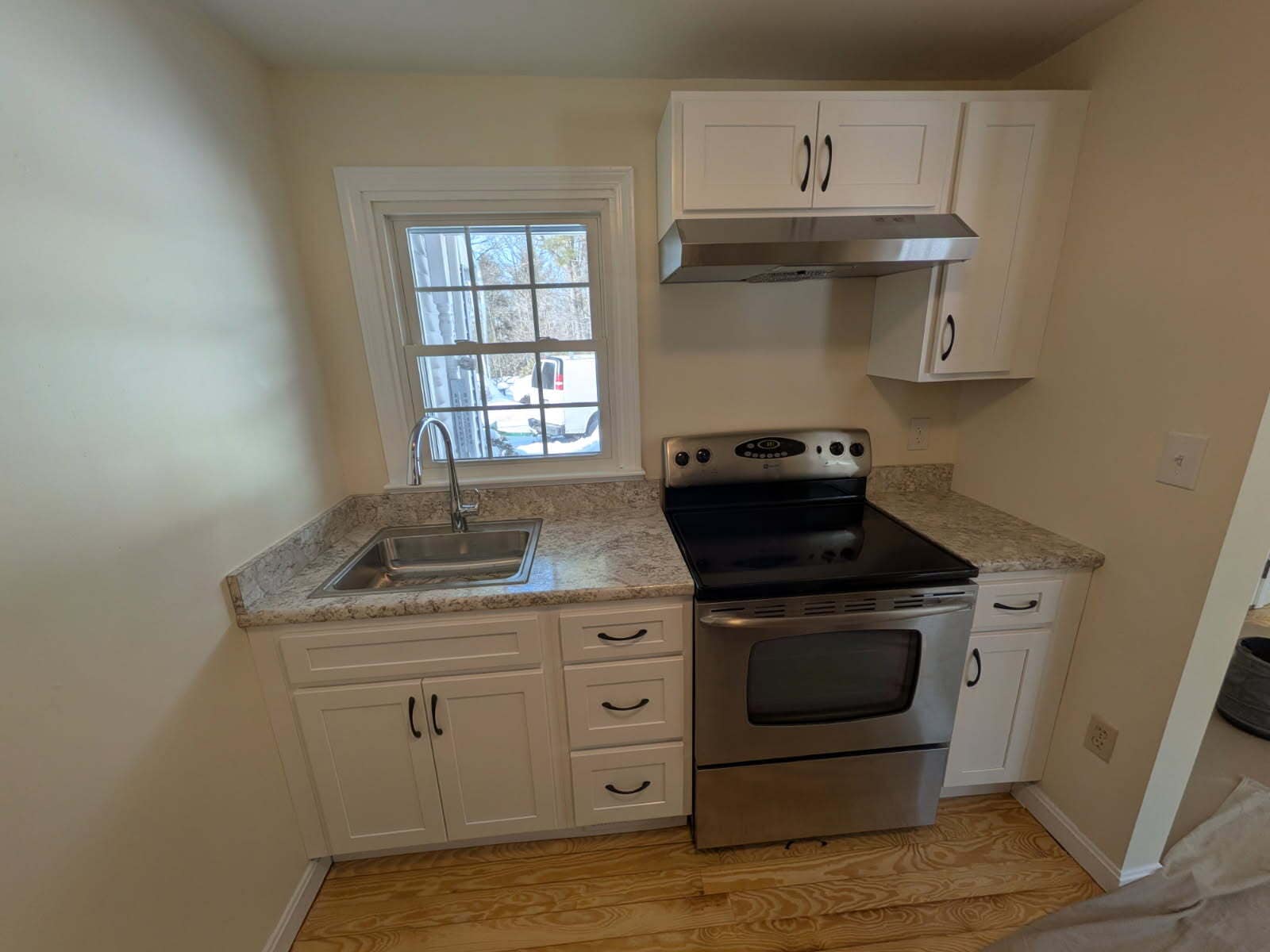 Electric stove and range - 217 Bigelow Hill Rd