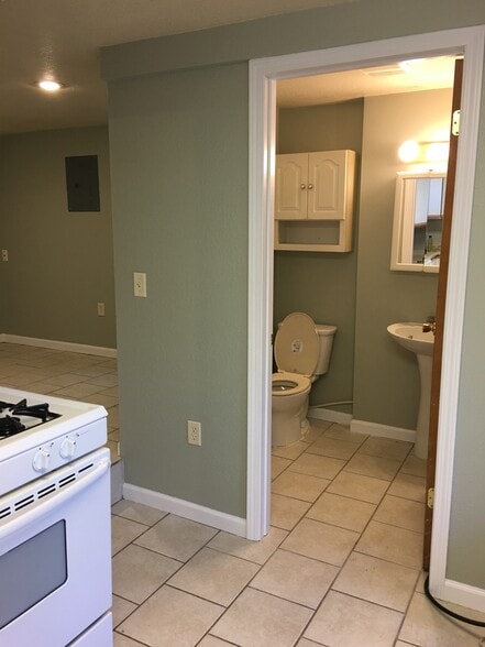 Bathroom with shower - 725 E 5th St