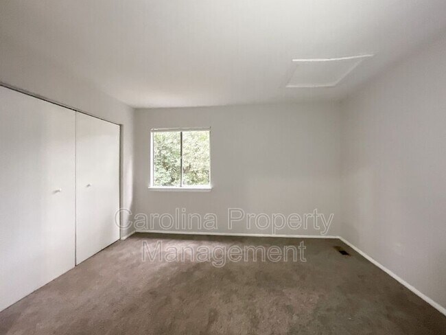 Building Photo - 951 Hollywood St