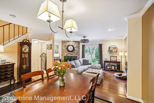 Building Photo - 2 br, 3.5 bath House - 14224 Angelton Terr