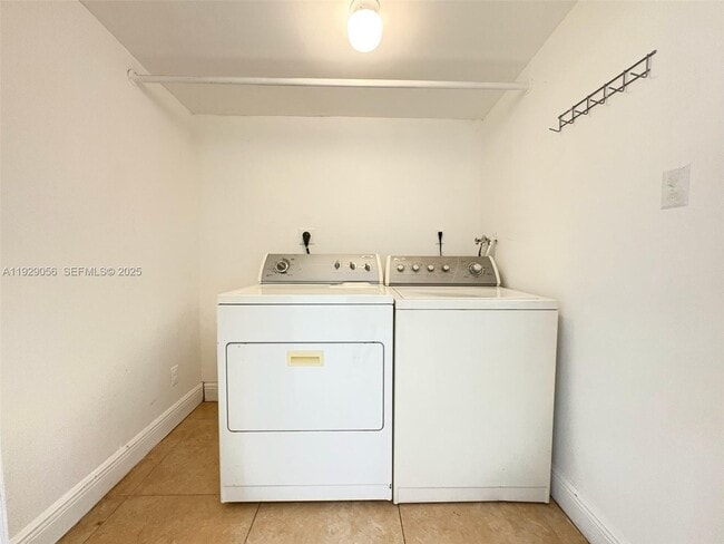 Building Photo - 2406 McKinley St