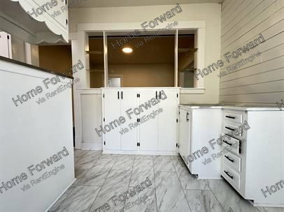Building Photo - 463 Linden Ave