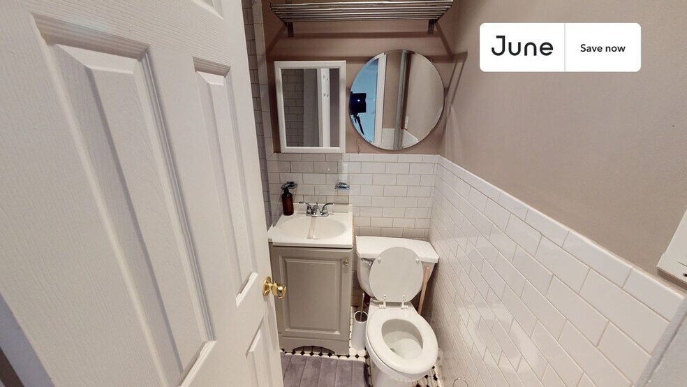 Building Photo - 715 E 5th St