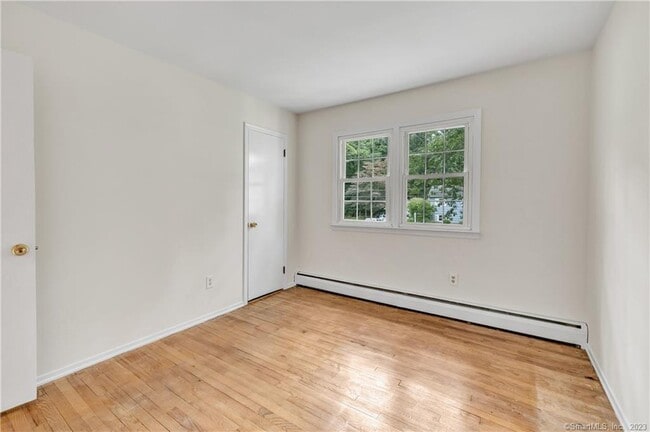 Building Photo - 4 Cranbury Woods Rd