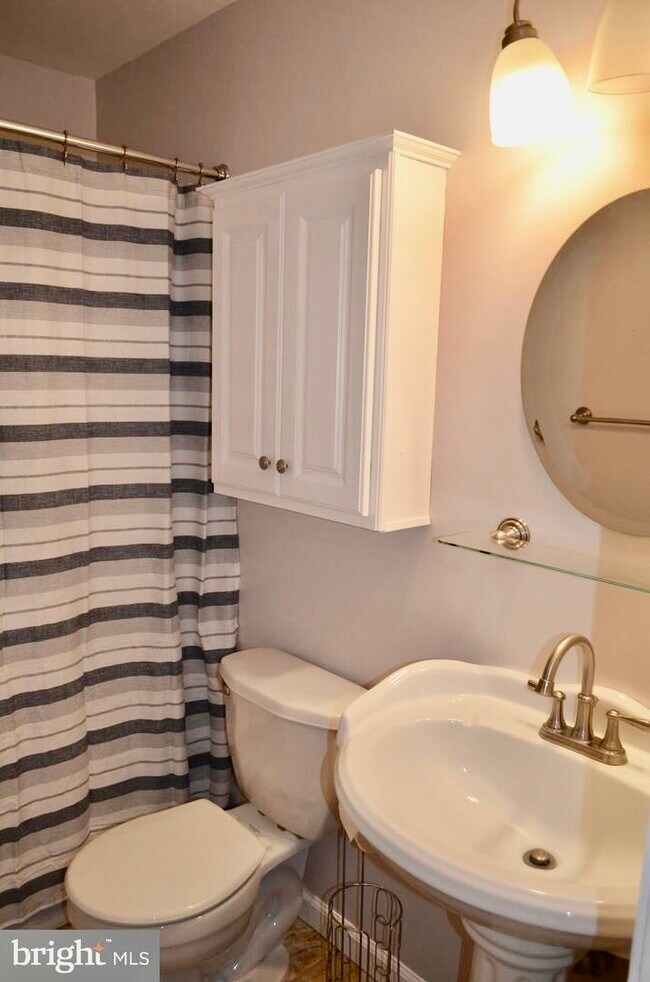 Building Photo - 415 Aspen St