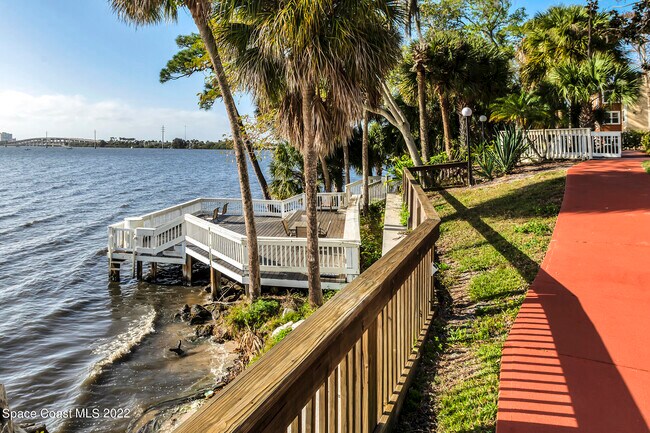 Building Photo - 225 S Tropical Trail