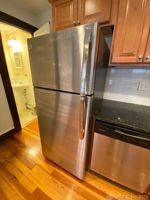 Building Photo - 174 Meadow St