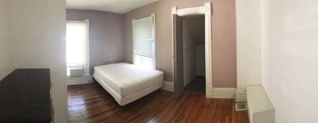 Building Photo - 404 S Busey Ave