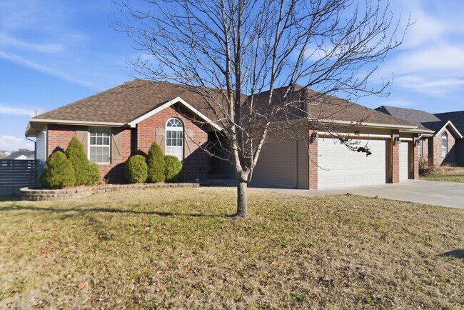 Building Photo - 205 E Lapis St