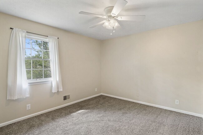 Building Photo - 12506 Liveoak Dr