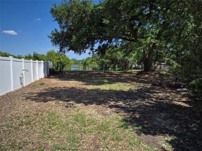 Building Photo - 9802 Riverview Dr