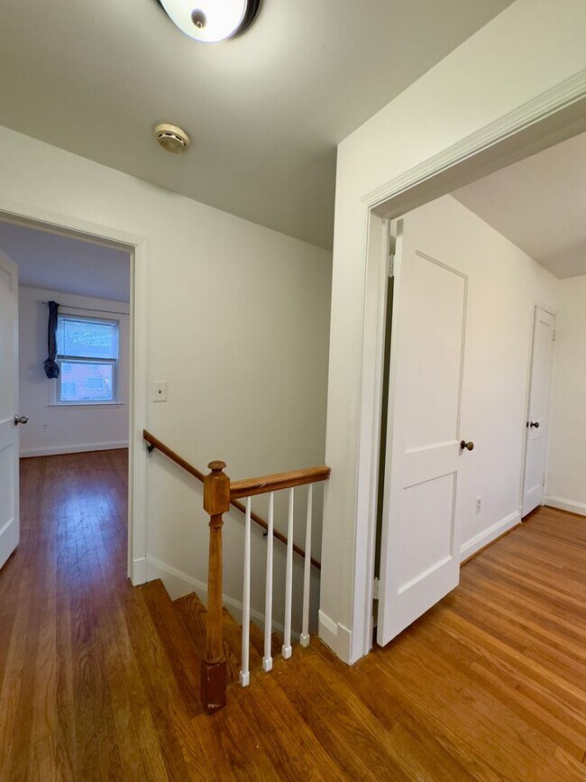 Building Photo - Charming 3 Bedroom/1.5 Bathroom in Yale Heights, MD!