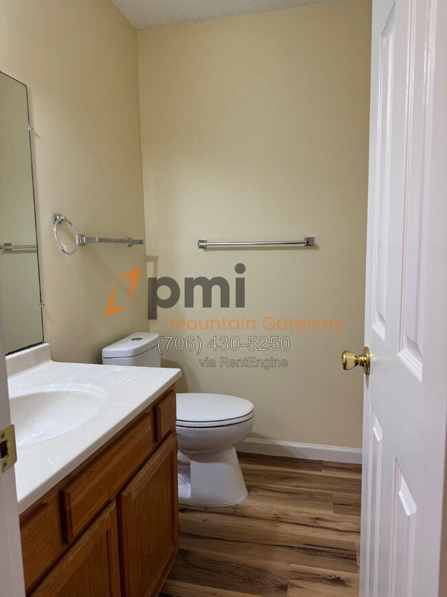 Building Photo - 134 Primrose Dr