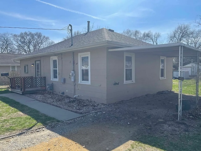 Building Photo - 2 Bedroom Rock Falls Home with Covered Garage