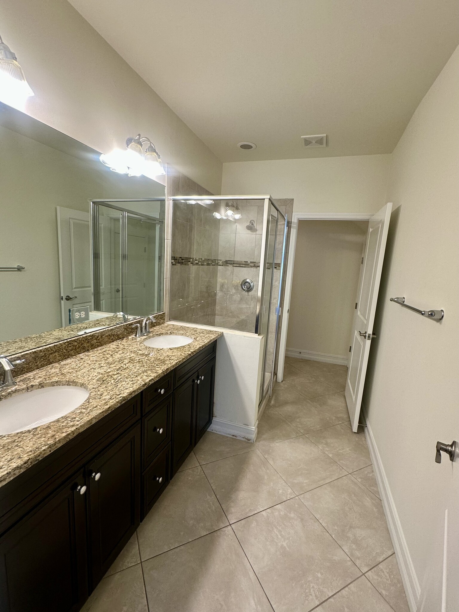 Large Master Bathroom - 15821 Portofino Springs Blvd