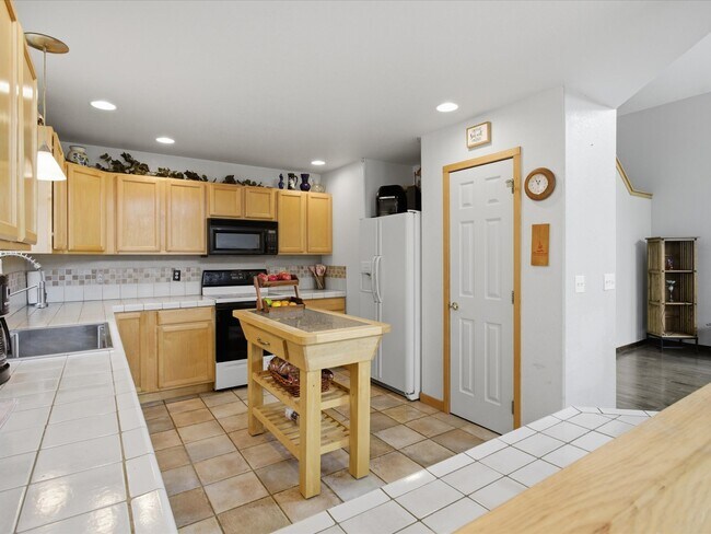 Building Photo - 117 Spruce Trail