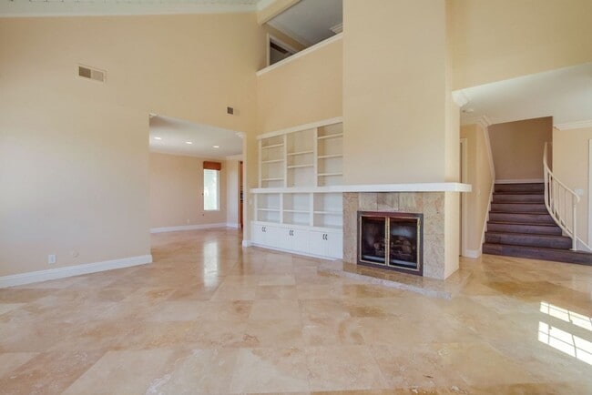 Building Photo - Fantastic ocean views in this spectacular ...