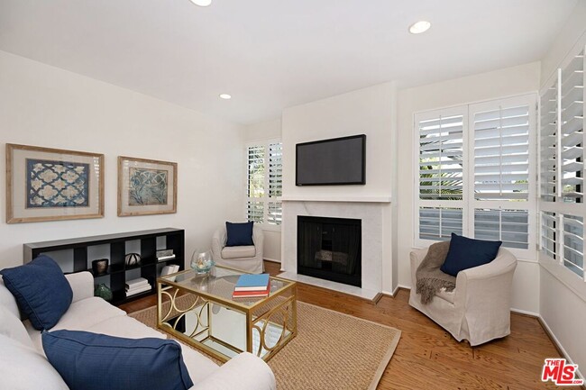 Building Photo - 12115 San Vicente Blvd