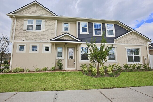 Building Photo - Beautifully Appointment 3/2 Modern Townhom...