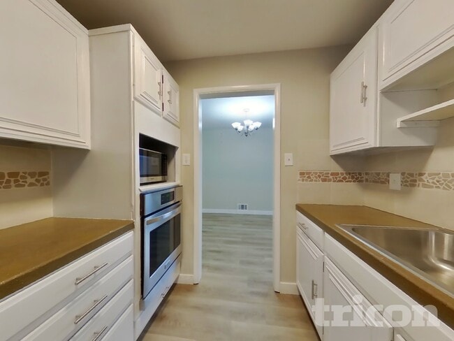 Building Photo - 1952 S Tennyson St