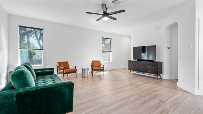 Building Photo - 9228 Lonesome Oak Drive