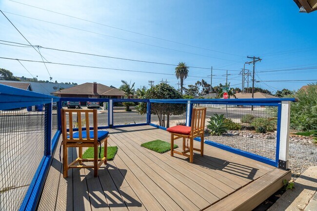 Building Photo - Furnished 4BR Oceanside Retreat w/ Pool Table, Home Gym & Utilities Included