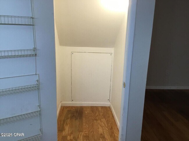 Building Photo - 1025 W 19th St