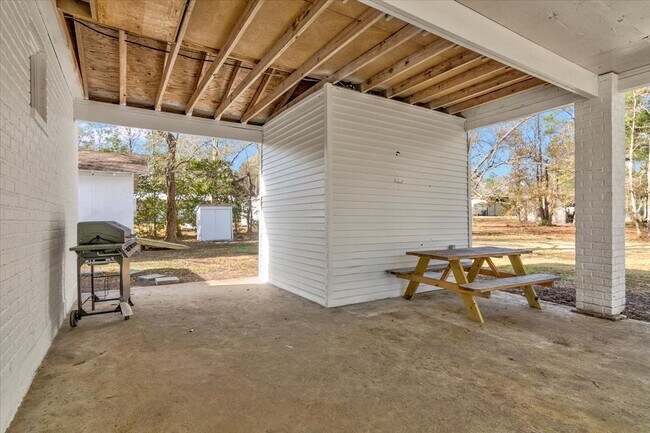 Building Photo - 185 Weiss Bluff Rd