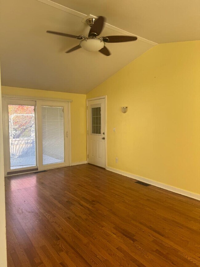 Building Photo - 2311 Bryan St