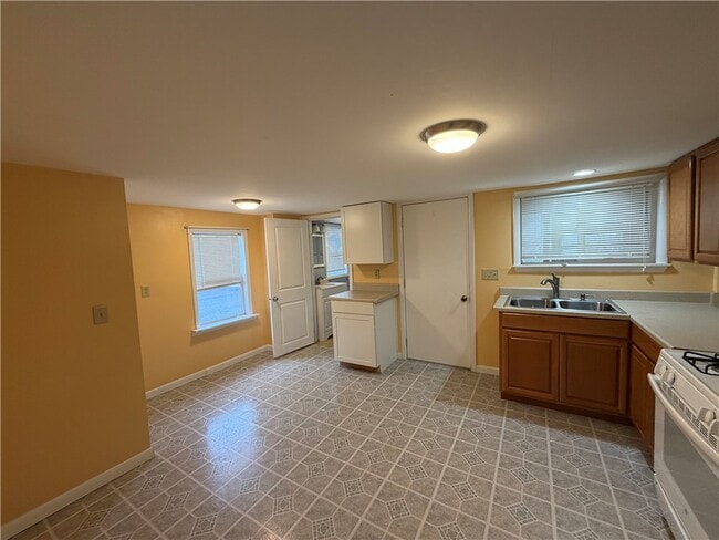 Building Photo - 24 Maynard Ave