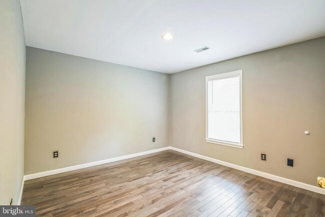 Building Photo - 3003 Mediterranean Dr
