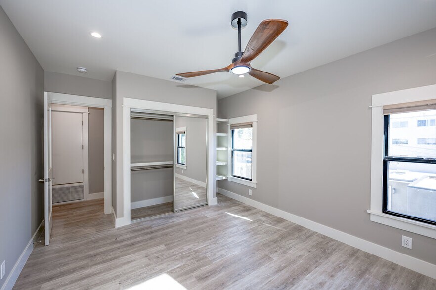 Building Photo - 494 S Marengo Ave