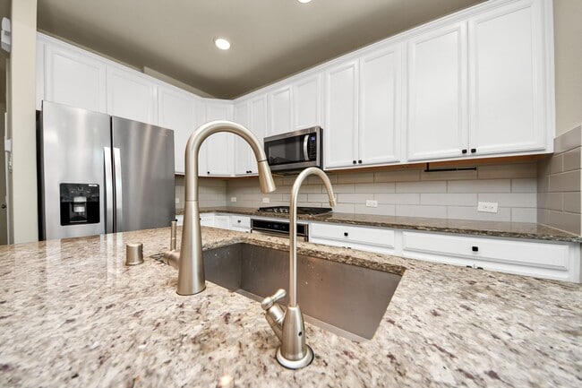 Building Photo - 3111 Dakota Falls Dr